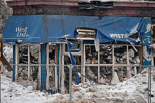 MIKE DEAL / WINNIPEG FREE PRESS
Kirkwood Block store fronts that were consumed during a fire at the beginning of February. 
See Ben Waldman story
220209 - Wednesday, February 09, 2022.