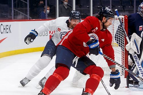 MIKE DEAL / WINNIPEG FREE PRESS
Winnipeg Jets' Blake Wheeler (26) tries to get the puck from Brenden Dillon (5) during practice at Canada Life Centre Thursday morning.
220210 - Thursday, February 10, 2022.