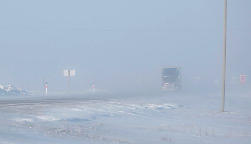 MIKE DEAL / WINNIPEG FREE PRESS
Vehicles emerge from the blowing snow on the Trans-Canada Highway early Friday morning. 
220211 - Friday, February 11, 2022.