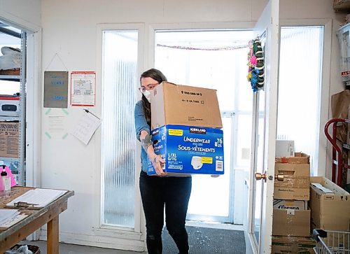 JESSICA LEE / WINNIPEG FREE PRESS

Helga Jackobson, executive director of Arts Junktion, is photographed carrying donations into the Arts Junktion headquarters in the Exchange District on February 10, 2022.

Reporter: Brenda








