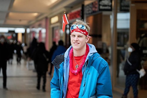 David Lipnowski / Winnipeg Free Press

Ty Redl walked around CF Polo Park Mall in protest of wearing a required face mask Saturday February 12, 2022. He said it was to "stand up for freedoms, and for free rights we deserve."