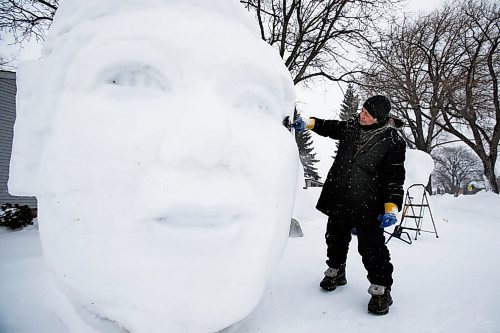 JOHN WOODS / WINNIPEG FREE PRESS
Ed Sanchez works on snow sculptures in his front yard on Airlies, Sunday, February 13, 2022. Sanchez makes the sculptures every year, including a Blake Wheeler he did last year, and invites people to come take photos

Re: standup