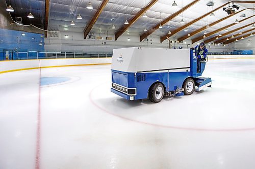 MIKE DEAL / WINNIPEG FREE PRESS
Larry Santucci, who's a foreman with the city takes the zamboni out for a spin at Charlie Gardener Arena. He's been operating Zambonis, and the ice plants that keep ice frozen, for 42 years.
See Al Small story
220214 - Monday, February 14, 2022.