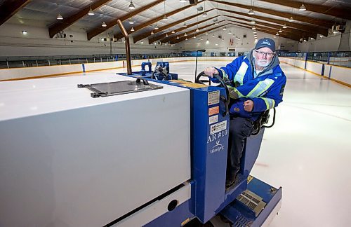 MIKE DEAL / WINNIPEG FREE PRESS
Larry Santucci, who's a foreman with the city takes the zamboni out for a spin at Charlie Gardener Arena. He's been operating Zambonis, and the ice plants that keep ice frozen, for 42 years.
See Al Small story
220214 - Monday, February 14, 2022.