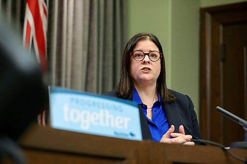 RUTH BONNEVILLE / WINNIPEG FREE PRESS

LOCAL - Stefanson


Premier Heather Stefanson answers questions from the media at presser at the Legislative Building Monday.


Feb 15th,  2022