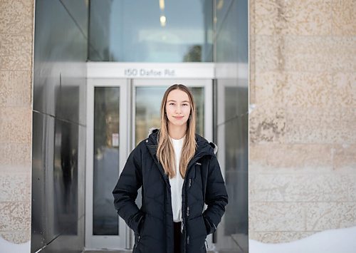 JESSICA LEE / WINNIPEG FREE PRESS

Gabrielle Gagnon, a University of Manitoba student, poses for a photo at the University of Manitoba on February 14, 2022. Gagnon has distorted smell and taste after recovering from COVID-19 in November 2020.








