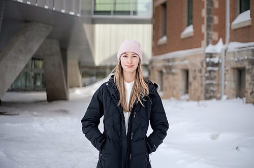 JESSICA LEE / WINNIPEG FREE PRESS

Gabrielle Gagnon, a University of Manitoba student, poses for a photo at the University of Manitoba on February 14, 2022. Gagnon has distorted smell and taste after recovering from COVID-19 in November 2020.








