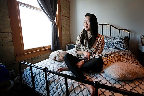 JOHN WOODS / WINNIPEG FREE PRESS
WSO principal oboist Beverly Wang is photographed in her Exchange apartment, Monday, February 14, 2022. Wang will be the featured soloist in the upcoming concert February 19th.

Re: Harris