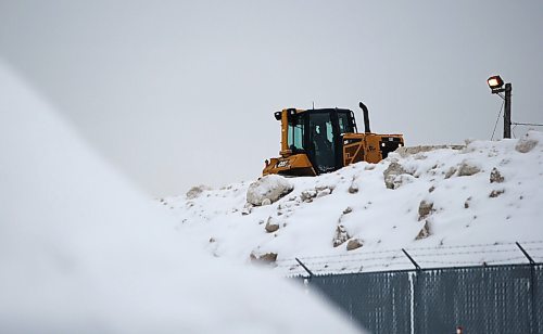 JOHN WOODS / WINNIPEG FREE PRESS
A front end loader pushes snow around at a city dump site on St James Tuesday, February 15, 2022. Lots of snow has fallen in Winnipeg.

Re: Pindera