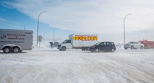 MIKE DEAL / WINNIPEG FREE PRESS
Protesters start leaving the blockade at the border crossing at Emerson, MB.
220216 - Wednesday, February 16, 2022.