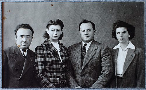 MIKE DEAL / WINNIPEG FREE PRESS
Dora Rosenbaum (right in 1944) witnessed If Day as a 14 year old. From left; Mr. Serlin, Shulames Kirk, Mr. L. Bassman (principle/teacher), and Dora Paul (Rosenbaum).
If Day was a simulated Nazi German invasion and occupation of Winnipeg on 19 February 1942, and was a war bond promotion by Greater Winnipeg Victory Loan.
See Ben Waldman story
220217 - Thursday, February 17, 2022.