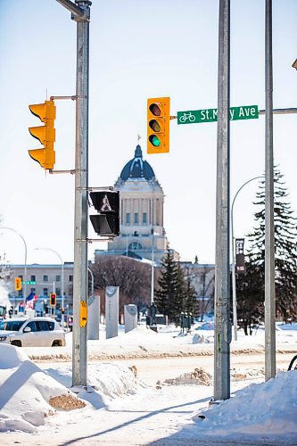 MIKAELA MACKENZIE / WINNIPEG FREE PRESS

The southwest corner light at Osborne and St. Mary Avenue in Winnipeg on Thursday, Feb. 17, 2022. For Ryan Thorpe story.
Winnipeg Free Press 2022.