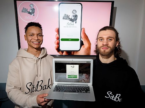 MIKE DEAL / WINNIPEG FREE PRESS
(from left) Connor Bowey and Dustin Roitelman, co-founders of SitBak.
The guys are launching SitBak, a retail cannabis product delivery service, in Winnipeg.
See Gabby Piché story
220217 - Thursday, February 17, 2022.