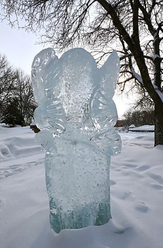 RUTH BONNEVILLE / WINNIPEG FREE PRESS


Local - Standup 

Winter Wonderland Ice Sculpture 

A sculpture of winter birds by Thomas Pitt is on display at BonnyCastle Park and is part of the Winter Wonderland Ice Sculpture exhibition sponsored in part by Downtown Winnipeg Biz.  It is just one of several sculptures in and around the down town area. 

Feb 18th, 2022