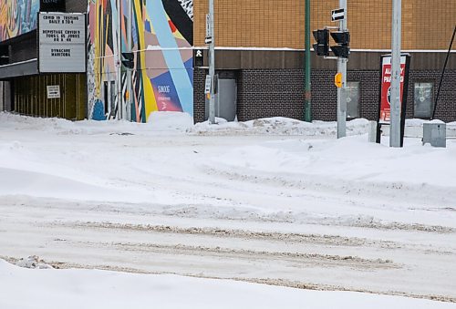 JESSICA LEE / WINNIPEG FREE PRESS

Snow ruts are photographed downtown at Garry Street and Ellice Street on February 18, 2022.

