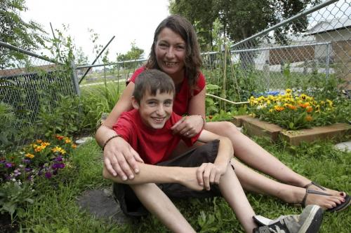 MIKE.DEAL@FREEPRESS.MB.CA 100722 - Thursday, July 22, 2010 -  Tina Ward and her son Skyler Frankenberger, 12, in their backyard. For the Sunshine Fund story by Sandy Klowak MIKE DEAL / WINNIPEG FREE PRESS