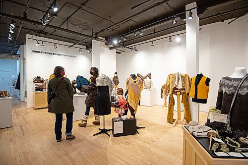 Mike Sudoma / Winnipeg Free Press
Visitors to the C2 Centre for Craft check out hand made and naturally dyed clothing items made by Manitoban artists for the One Year Outfit Challenge, put on by Pembina Fibreshed and the C2 Centre for Craft
February 18, 2022