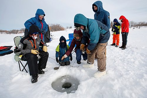 JOHN WOODS / WINNIPEG FREE PRESS
Sean MacDonald, long-time fisher sets a line, as from left, Emily MacDonald and her mother Cathy Vandenberg, along with friends Liam, 6, and his mother and father, Micheline Marchildon and Max Kreuser, look on at Lockport, Sunday, February 20, 2022. There is a licence free Winter Family Fishing Weekend happening this weekend. Emily MacDonald has been coming ice fishing with her parents since she was a baby.

Re: standup