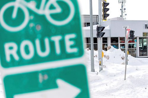 MIKAELA MACKENZIE / WINNIPEG FREE PRESS

The northeast corner of Pembina Highway and Warsaw Avenue in Winnipeg on Monday, Feb. 21, 2022. For Ryan Thorpe story.
Winnipeg Free Press 2022.