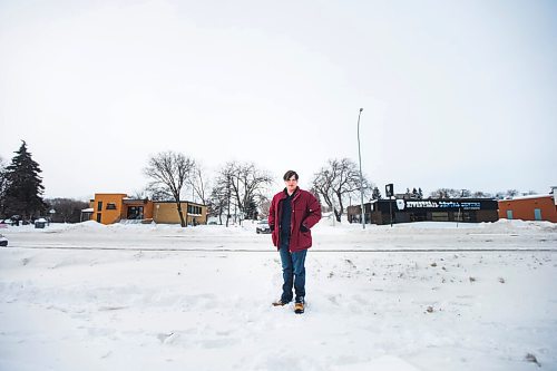 MIKAELA MACKENZIE / WINNIPEG FREE PRESS

Independent researcher Chris Sweryda poses for a portrait on Henderson Highway near Springfield Road, where a school zone sign is missing, in Winnipeg on Monday, Feb. 21, 2022. For Ryan Thorpe story.
Winnipeg Free Press 2022.