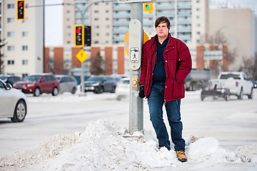 MIKAELA MACKENZIE / WINNIPEG FREE PRESS

Independent researcher Chris Sweryda poses for a portrait at Henderson and Peguis (where a single left turn lane has two signal lights) in Winnipeg on Monday, Feb. 21, 2022. For Ryan Thorpe story.
Winnipeg Free Press 2022.