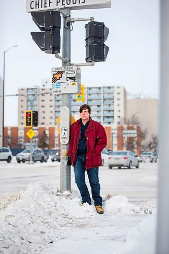 MIKAELA MACKENZIE / WINNIPEG FREE PRESS

Independent researcher Chris Sweryda poses for a portrait at Henderson and Peguis (where a single left turn lane has two signal lights) in Winnipeg on Monday, Feb. 21, 2022. For Ryan Thorpe story.
Winnipeg Free Press 2022.