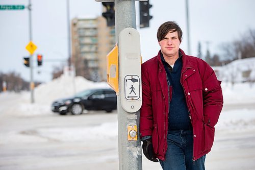 MIKAELA MACKENZIE / WINNIPEG FREE PRESS

Independent researcher Chris Sweryda poses for a portrait at Henderson and Peguis (where a single left turn lane has two signal lights) in Winnipeg on Monday, Feb. 21, 2022. For Ryan Thorpe story.
Winnipeg Free Press 2022.