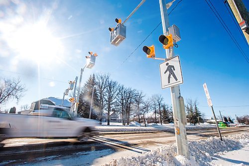 MIKAELA MACKENZIE / WINNIPEG FREE PRESS

Eye-level lights at the pedestrian crossing at Roblin Boulevard and Hunterspoint Road, where a boy was seriously injured in 2018, in Winnipeg on Wednesday, Feb. 23, 2022. For Ryan story.
Winnipeg Free Press 2022.