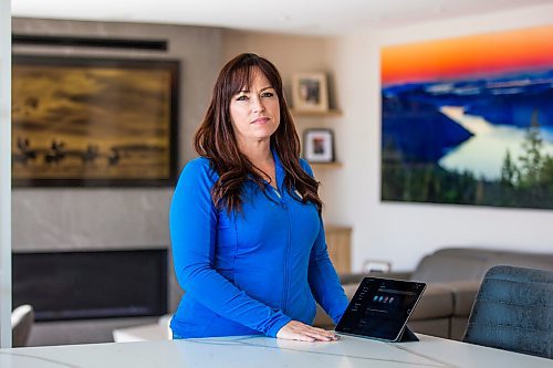 MIKAELA MACKENZIE / WINNIPEG FREE PRESS

Donna Daman, who began journaling a decade ago and journals through an app daily, poses for a portrait in her home in Winnipeg on Wednesday, Feb. 23, 2022. For Sabrina story.
Winnipeg Free Press 2022.