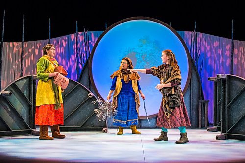 MIKAELA MACKENZIE / WINNIPEG FREE PRESS

Kathleen MacLean as Okânawâpacikêw (left), Krystle Pederson as Grandmother Moon, and Mallory James as Eilidh play a key moment in the dress rehearsal of Frozen River at MTYP in Winnipeg on Wednesday, Feb. 23, 2022. For Jill story.
Winnipeg Free Press 2022.