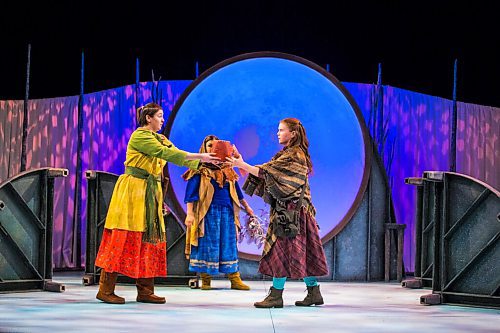 MIKAELA MACKENZIE / WINNIPEG FREE PRESS

Kathleen MacLean as Okânawâpacikêw (left), Krystle Pederson as Grandmother Moon, and Mallory James as Eilidh play a key moment in the dress rehearsal of Frozen River at MTYP in Winnipeg on Wednesday, Feb. 23, 2022. For Jill story.
Winnipeg Free Press 2022.