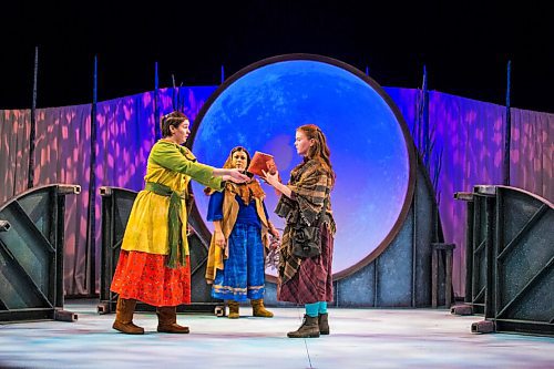 MIKAELA MACKENZIE / WINNIPEG FREE PRESS

Kathleen MacLean as Okânawâpacikêw (left), Krystle Pederson as Grandmother Moon, and Mallory James as Eilidh play a key moment in the dress rehearsal of Frozen River at MTYP in Winnipeg on Wednesday, Feb. 23, 2022. For Jill story.
Winnipeg Free Press 2022.