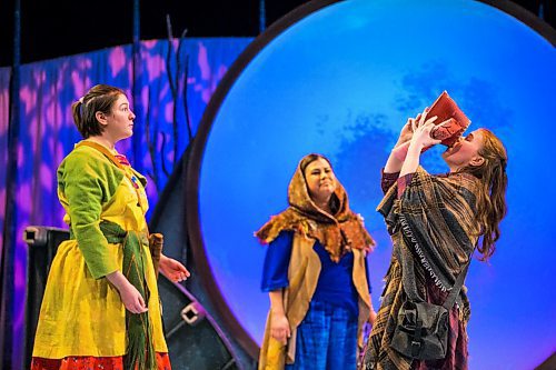 MIKAELA MACKENZIE / WINNIPEG FREE PRESS

Kathleen MacLean as Okânawâpacikêw (left), Krystle Pederson as Grandmother Moon, and Mallory James as Eilidh play a key moment in the dress rehearsal of Frozen River at MTYP in Winnipeg on Wednesday, Feb. 23, 2022. For Jill story.
Winnipeg Free Press 2022.