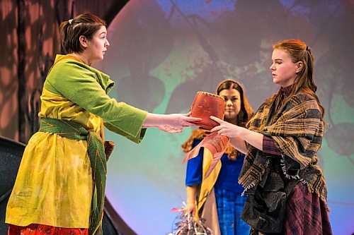 MIKAELA MACKENZIE / WINNIPEG FREE PRESS

Kathleen MacLean as Okânawâpacikêw (left), Krystle Pederson as Grandmother Moon, and Mallory James as Eilidh play a key moment in the dress rehearsal of Frozen River at MTYP in Winnipeg on Wednesday, Feb. 23, 2022. For Jill story.
Winnipeg Free Press 2022.