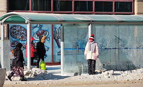 MIKE DEAL / WINNIPEG FREE PRESS
Transit users wait for a bus on the north side of Portage Avenue close to Edmonton Street.
A man was found dead inside a downtown bus shelter on Tuesday amid an ongoing deep freeze.
The man was found in the shelter on Portage Avenue at Edmonton Street at about 5 a.m.
The cause of death was not released, but the incident is not considered suspicious, the Winnipeg Police Service said.
An extreme cold warning is in effect for Winnipeg. 
220223 - Wednesday, February 23, 2022.