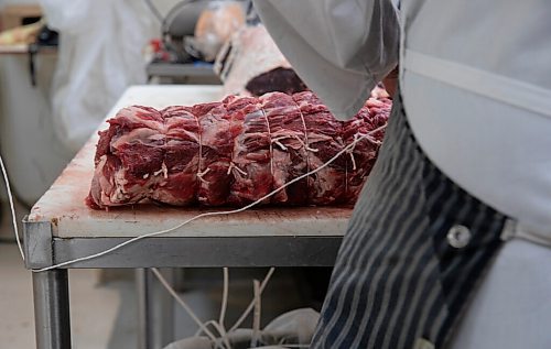 JESSICA LEE / WINNIPEG FREE PRESS

Workers process meat at Frigs Natural Meats on February 22, 2022.

Reporter: Dave
