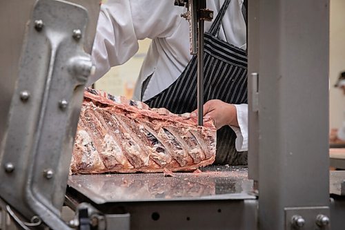 JESSICA LEE / WINNIPEG FREE PRESS

Workers process meat by using the slicer at Frigs Natural Meats on February 22, 2022.

Reporter: Dave
