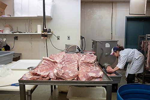 JESSICA LEE / WINNIPEG FREE PRESS

Michelle Mansell, owner, grinds pork at Frigs Natural Meats on February 22, 2022.

Reporter: Dave
