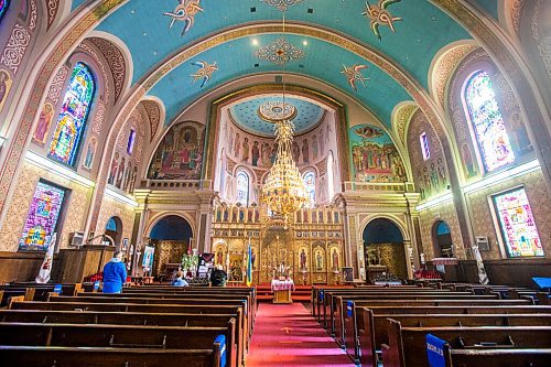 MIKAELA MACKENZIE / WINNIPEG FREE PRESS

People pray for the Ukraine at Sts. Vladimir & Olga Cathedral in Winnipeg on Thursday, Feb. 24, 2022. For Erik story.
Winnipeg Free Press 2022.