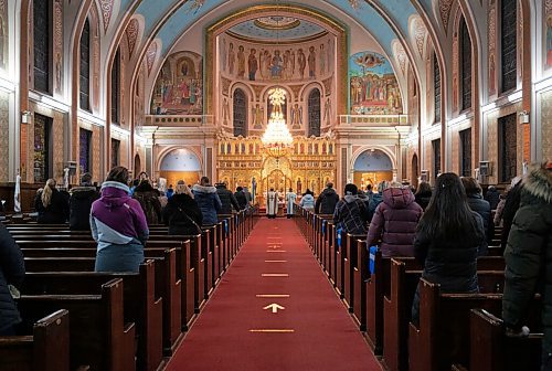 JESSICA LEE / WINNIPEG FREE PRESS

Winnipeg community members are photographed during a vigil at Sts. Vladimir and Olga Cathedral on February 24, 2022. The day before, bombs fell in Ukraine.
