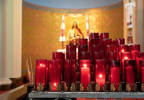 JESSICA LEE / WINNIPEG FREE PRESS

Candles are photographed during a vigil at Sts. Vladimir and Olga Cathedral on February 24, 2022. The day before, bombs fell in Ukraine.
