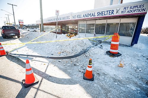 MIKE DEAL / WINNIPEG FREE PRESS
Debris from a car hitting the front of the Winnipeg Pet Rescue Shelter at 3062 Portage Avenue early Friday morning.
220225 - Friday, February 25, 2022.