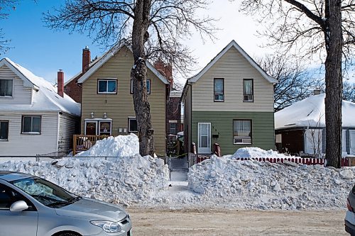 Daniel Crump / Winnipeg Free Press. Police are investigating a homicide in the 500 block of Toronto Street. A spokesperson for the WPS says that officers located an injured male in the area who was taken to hospital, but died of his injuries. February 26, 2022.