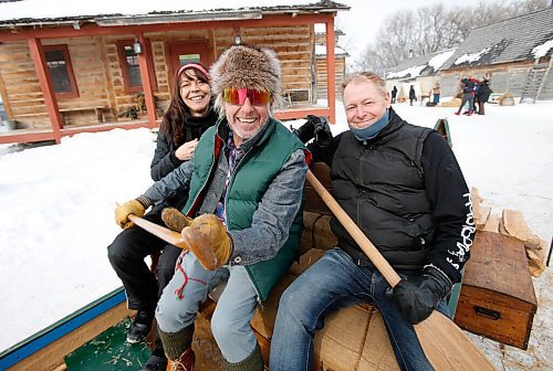 JOHN WOODS / WINNIPEG FREE PRESS
Debbie Derksen, Pepper of Chip and Pepper clothing fame, who lives in California and has added magazine publisher to his resume, and Rod Hussey, local base player, enjoy a day at the Festival du Voyageur Sunday, February 27, 2022. The Festival wraps up today 

Re: standup
