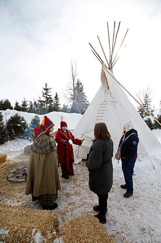 JOHN WOODS / WINNIPEG FREE PRESS
Interpreters speak to visitors at the Festival du Voyageur Sunday, February 27, 2022. The Festival wraps up today 

Re: standup