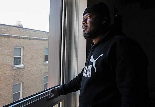 JESSICA LEE / WINNIPEG FREE PRESS

Abdul Razak Iyal, a man who lost his fingers crossing the border in 2017, poses for a photo at his Winnipeg home on February 25, 2022.

Reporter: Melissa
