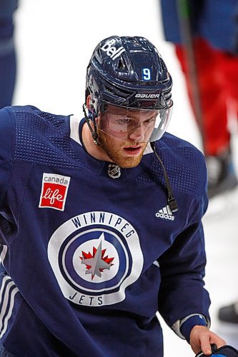 MIKE DEAL / WINNIPEG FREE PRESS
Winnipeg Jets' Andrew Copp (9) during practice at Canada Life Centre Monday morning.
220228 - Monday, February 28, 2022.