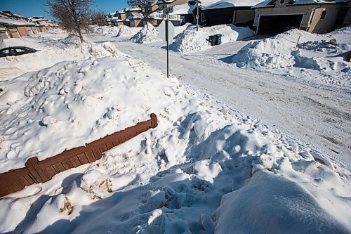 MIKAELA MACKENZIE / WINNIPEG FREE PRESS

Big windrows and treacherous sidewalk conditions on Ashworth street at Julia Road in Winnipeg on Monday, Feb. 28, 2022. For Malak Abas story.
Winnipeg Free Press 2022.