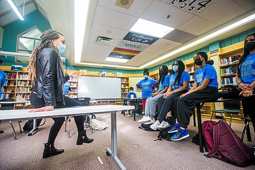 MIKAELA MACKENZIE / WINNIPEG FREE PRESS

Michelle Jean-Paul, divisional principal of diversity, equity, inclusion, and anti-racism services, speaks to students at Collège Jeanne-Sauvé at the Know Their Names campaign launch on Monday, Feb. 28, 2022. For Ben Waldman story.
Winnipeg Free Press 2022.