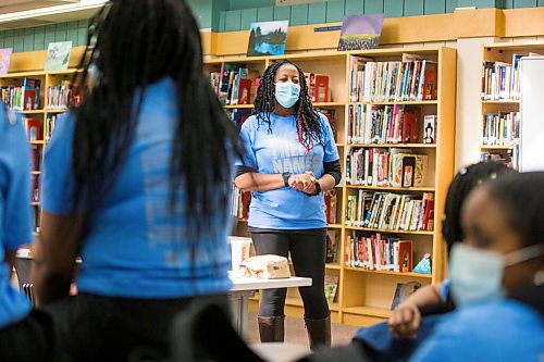 MIKAELA MACKENZIE / WINNIPEG FREE PRESS

Rhonda Thompson, treasurer of the Black History Manitoba Celebration Committee, speaks to students at Collège Jeanne-Sauvé at the Know Their Names campaign launch in Winnipeg on Monday, Feb. 28, 2022. For Ben Waldman story.
Winnipeg Free Press 2022.